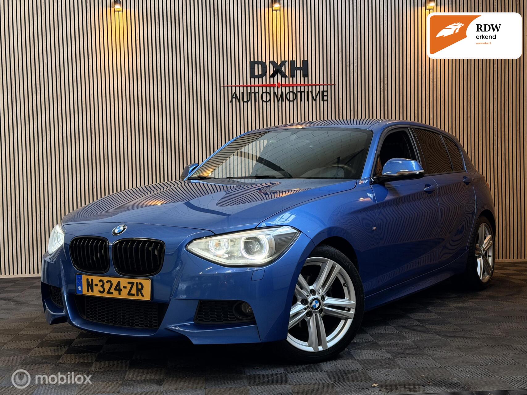 BMW 1 Series 116i M-Sport 5D XENON ALCANTARA NAVI BT STOELVRW 2015 - voorkant