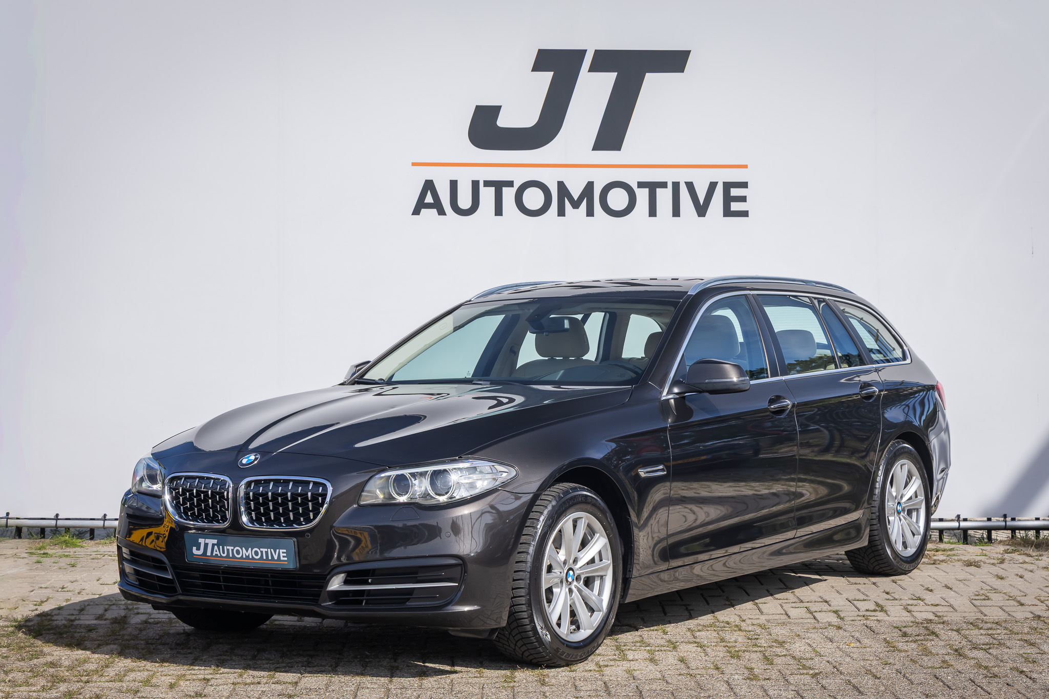 BMW 520i 520i Last minute NLAuto elektrische stoel | pdc | Elektrische kofferbak | cruise control | Voorruitverwarming 2014 - voorkant