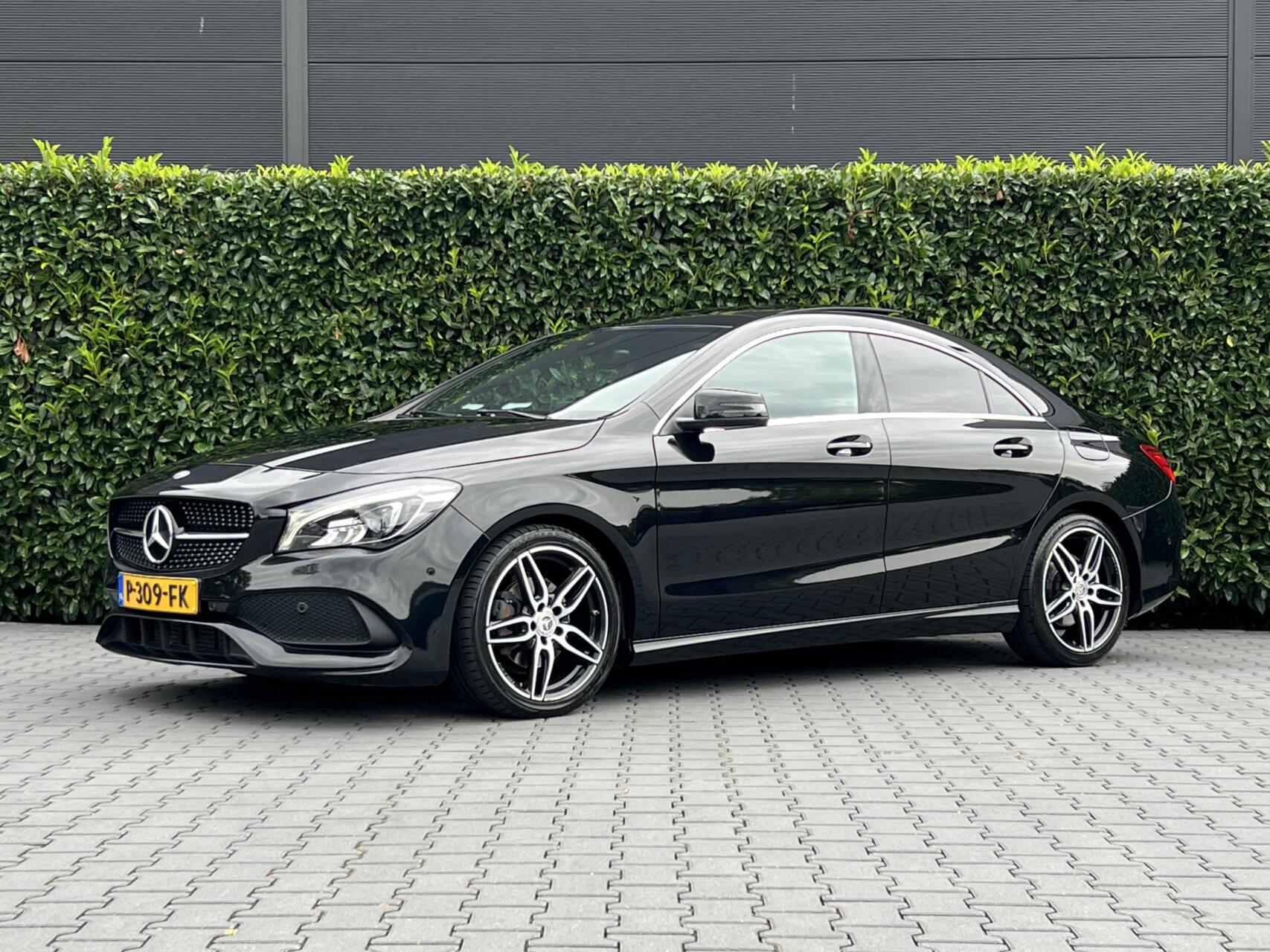 Mercedes-Benz Cla 200 D 200 d Business Solution AMG, EURO 6, PANORAMADAK, AMG-PAKKET, NAVIGATIE, CRUISE CONTROL, AIRCO, STOELVERWARMING, CAMERA, KEYLESS, LICHTMETAAL 18" 2019 - voorkant