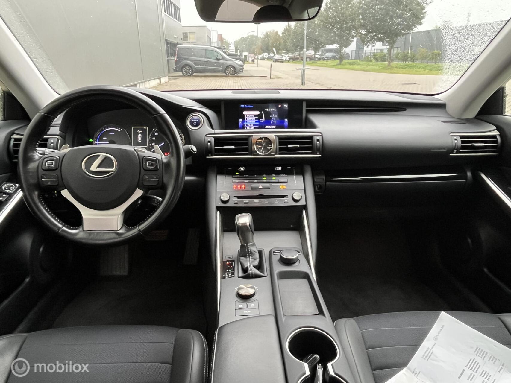 Foto van Lexus Lexus Is300h
