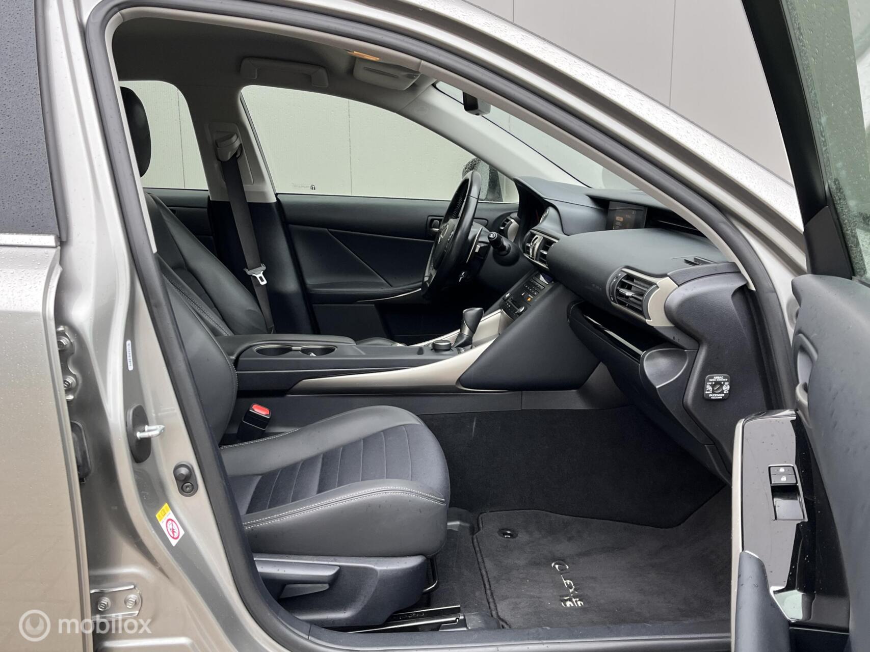 Foto van Lexus Lexus Is300h