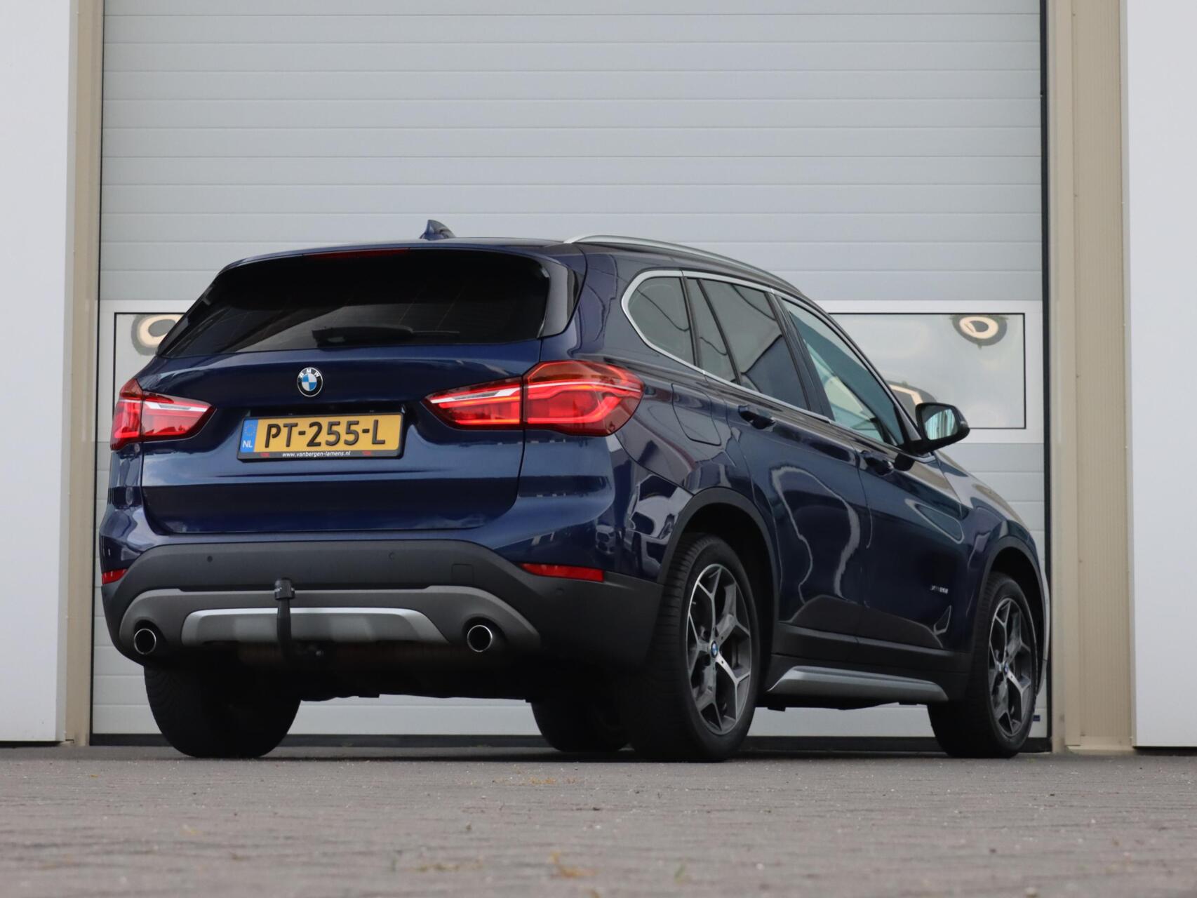 Foto van BMW X1 Xdrive20i