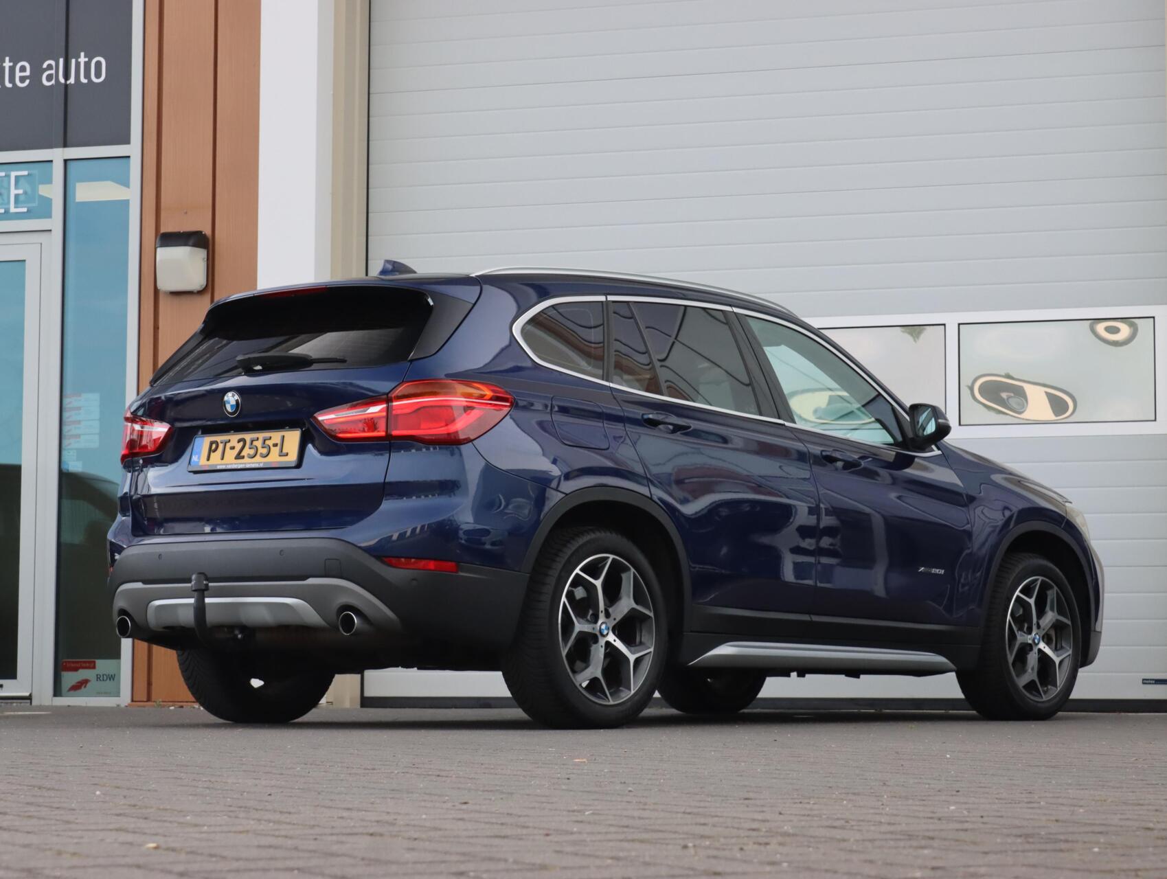 Foto van BMW X1 Xdrive20i
