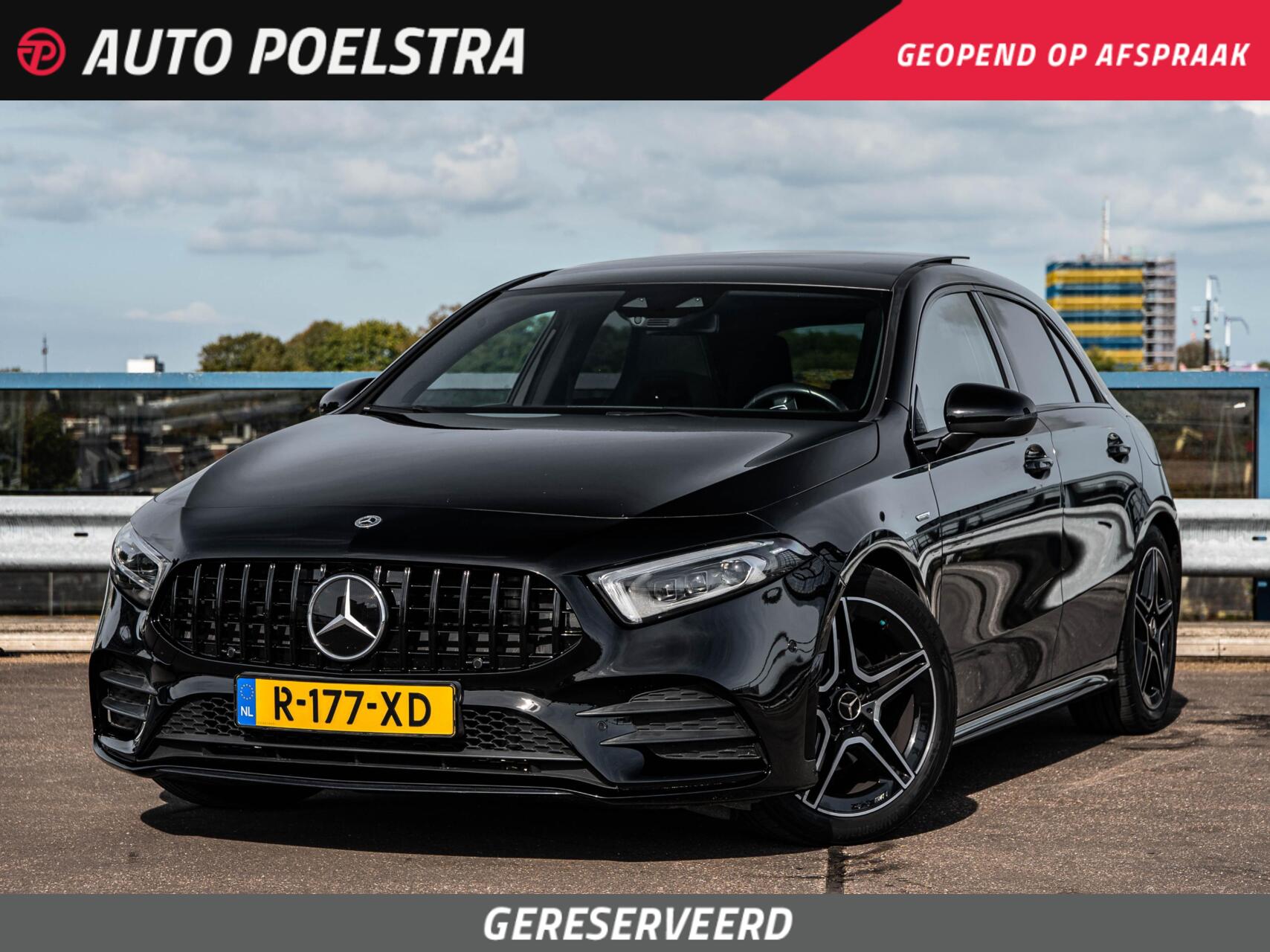 Mercedes-Benz A 200 200 AMG Night Edition 163 PK | Panoramadak | Sfeerverlichting | Distronic Plus | Multibeam LED | Apple CarPlay/Android Auto | 18" 2022 - voorkant