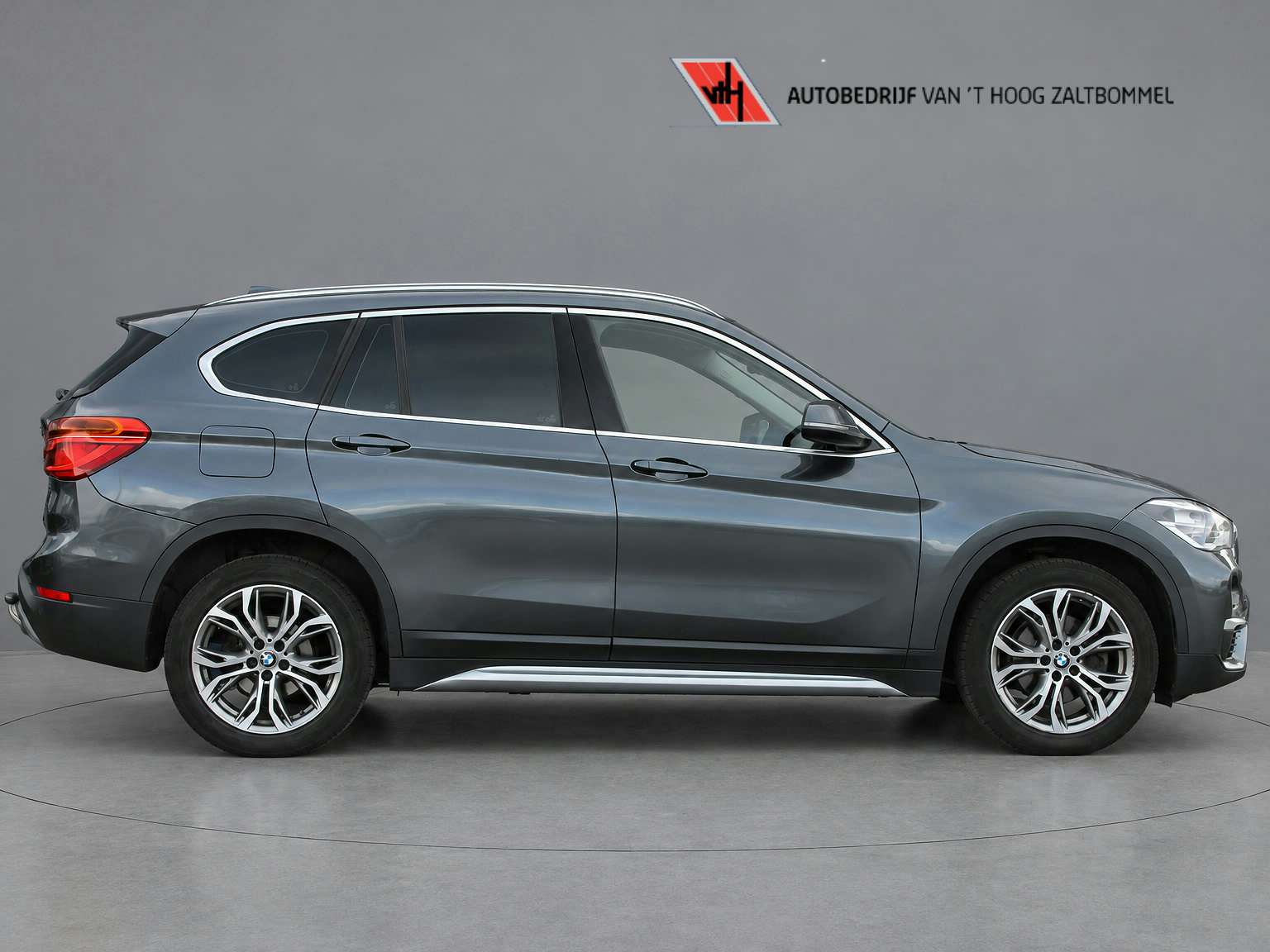 BMW X1 Sdrive18i sDrive18i Automaat Executive X-Line Sportstoelen 18'' NAVI TREKHAAK 2018 - voorkant