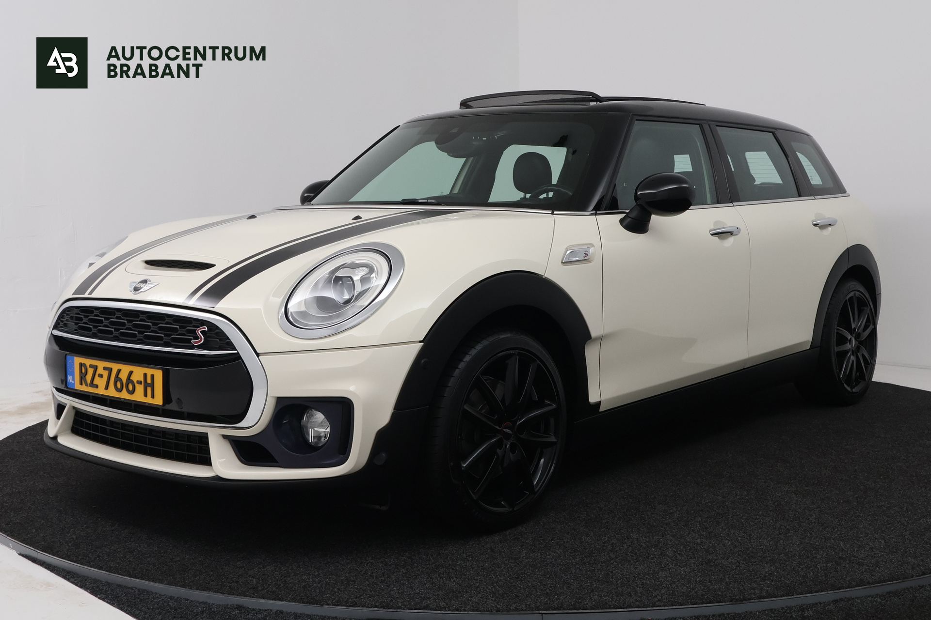 Mini Clubman Cooper S 2.0 Cooper S Chili Serious Business (PANORAMADAK, STOELVERWARMING, SFEERVERLICHTING, PARKEERSENSOREN) 2016 - voorkant