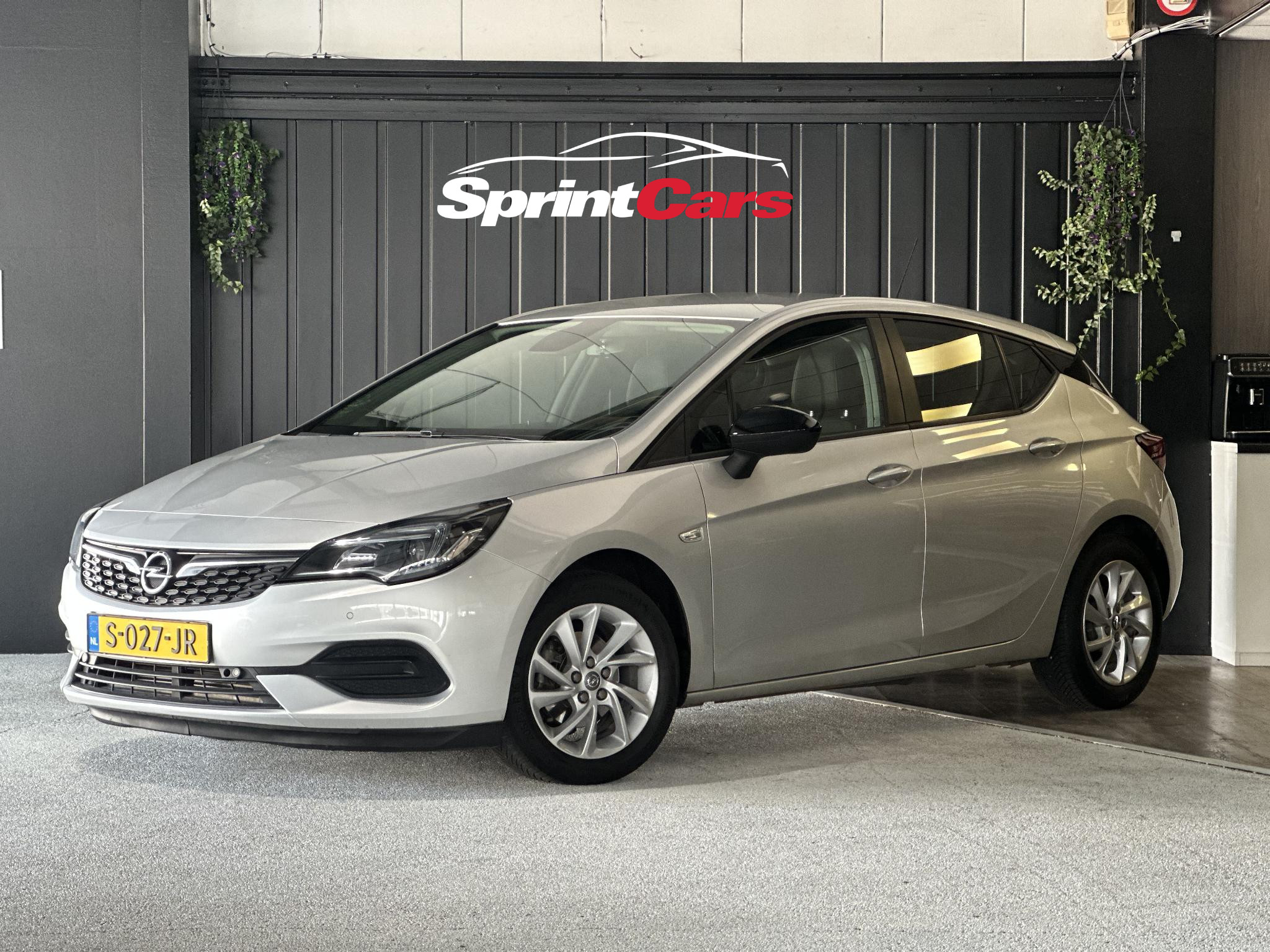 Opel Astra 1.2 Edition 2021 - voorkant