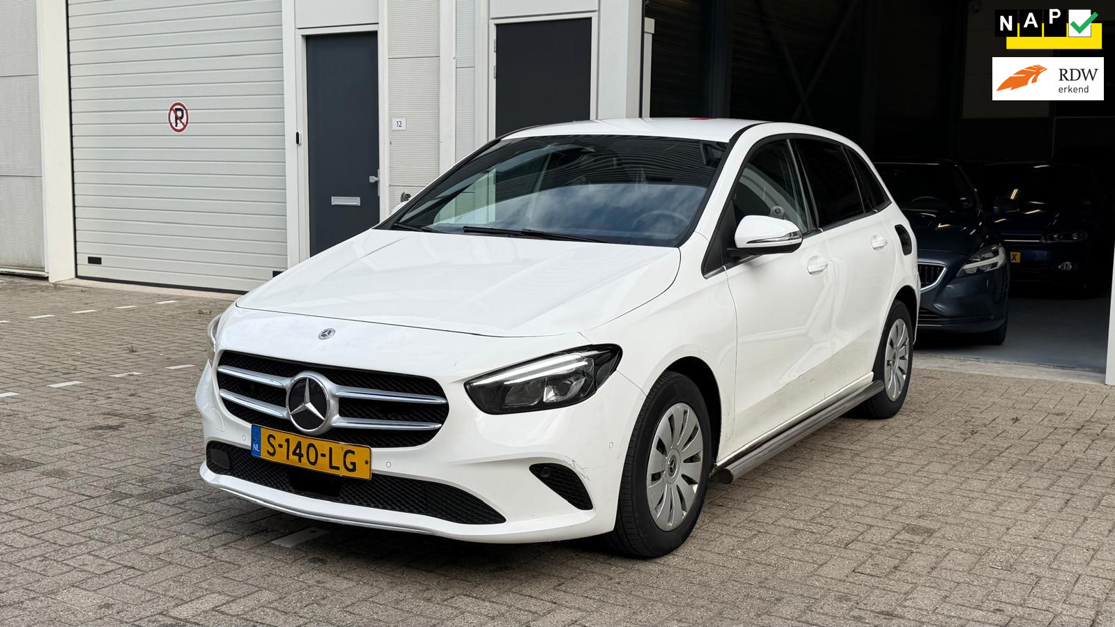 Mercedes-Benz B 200 D 200 Luxury Line 2023 - Led- Leder-acc - 2023 - voorkant