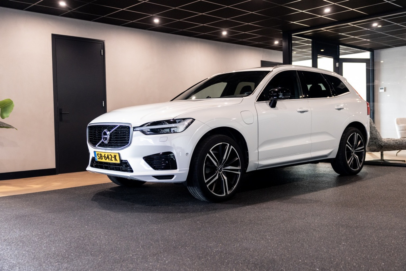 Volvo Xc60 T8 Twin Engine 2.0 T8 AWD R-Design | B&W | 360 Cam | Stoelventilatie | 2018 - voorkant