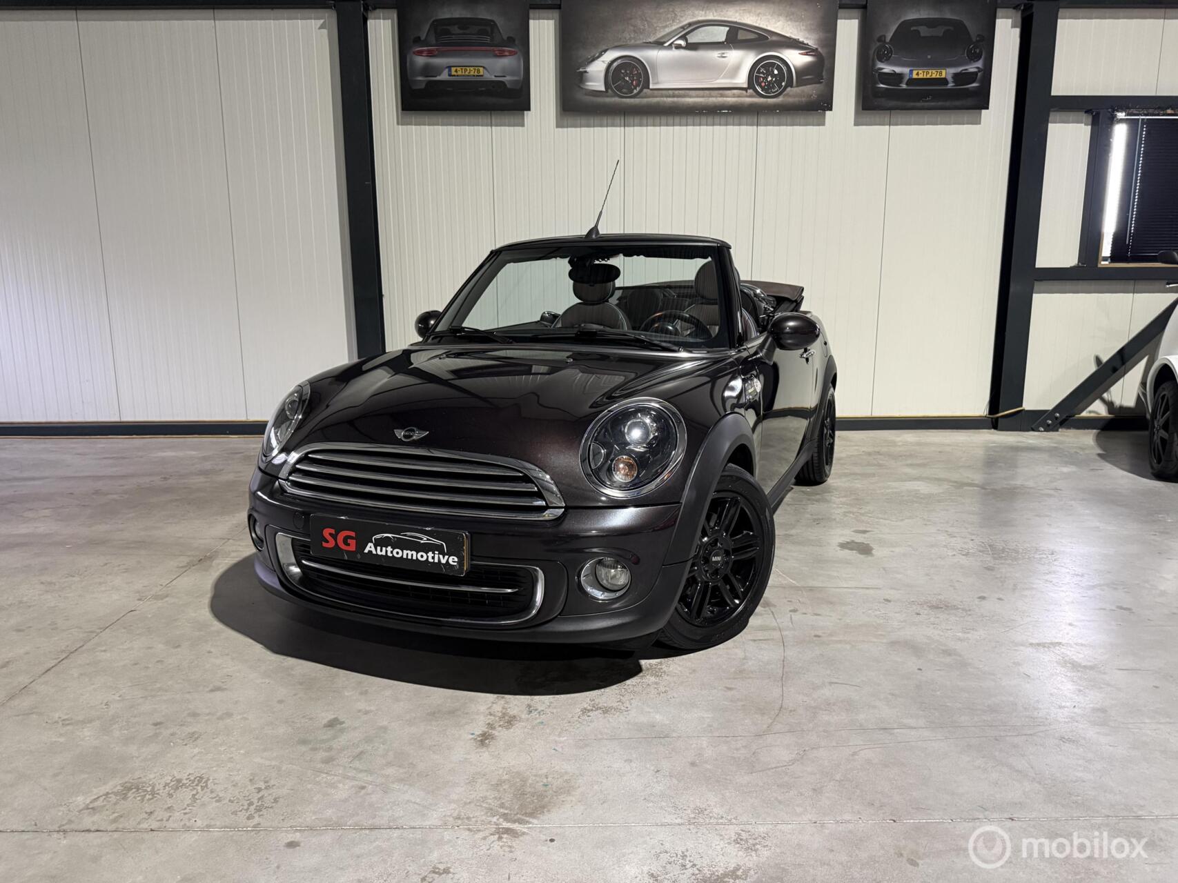 Mini Cooper Cabrio 1.6 Cooper Highgate uitvoering 2013 - voorkant