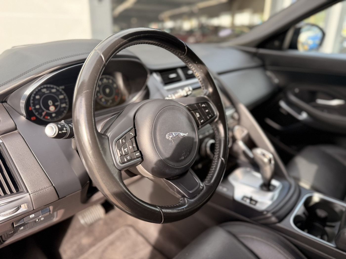 Foto van Jaguar E-pace