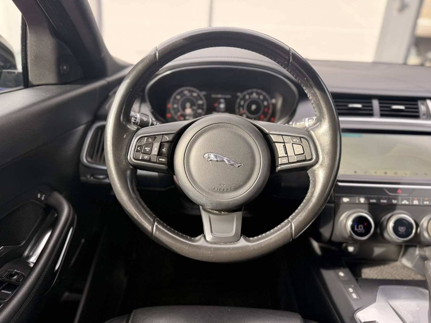 Foto van Jaguar E-pace