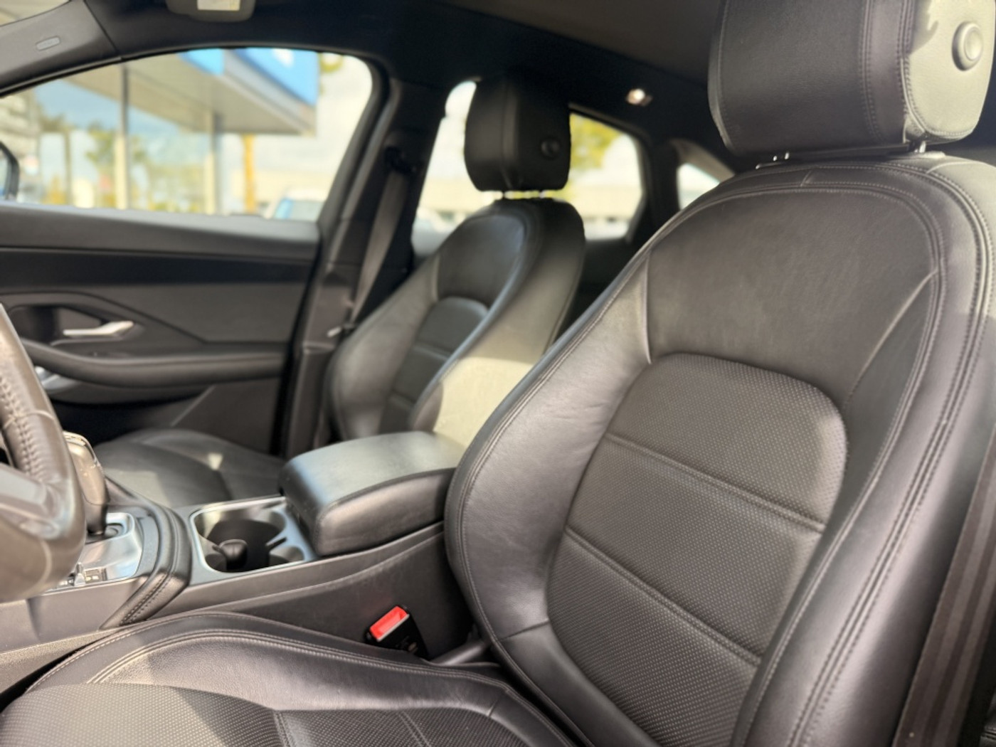 Foto van Jaguar E-pace