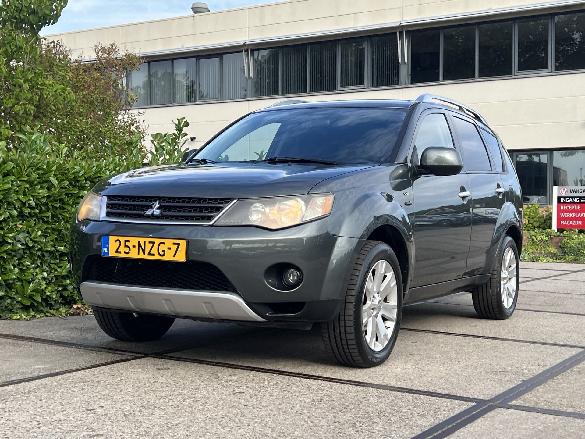 Mitsubishi Outlander 3.0 V6 4X4 2008 - voorkant