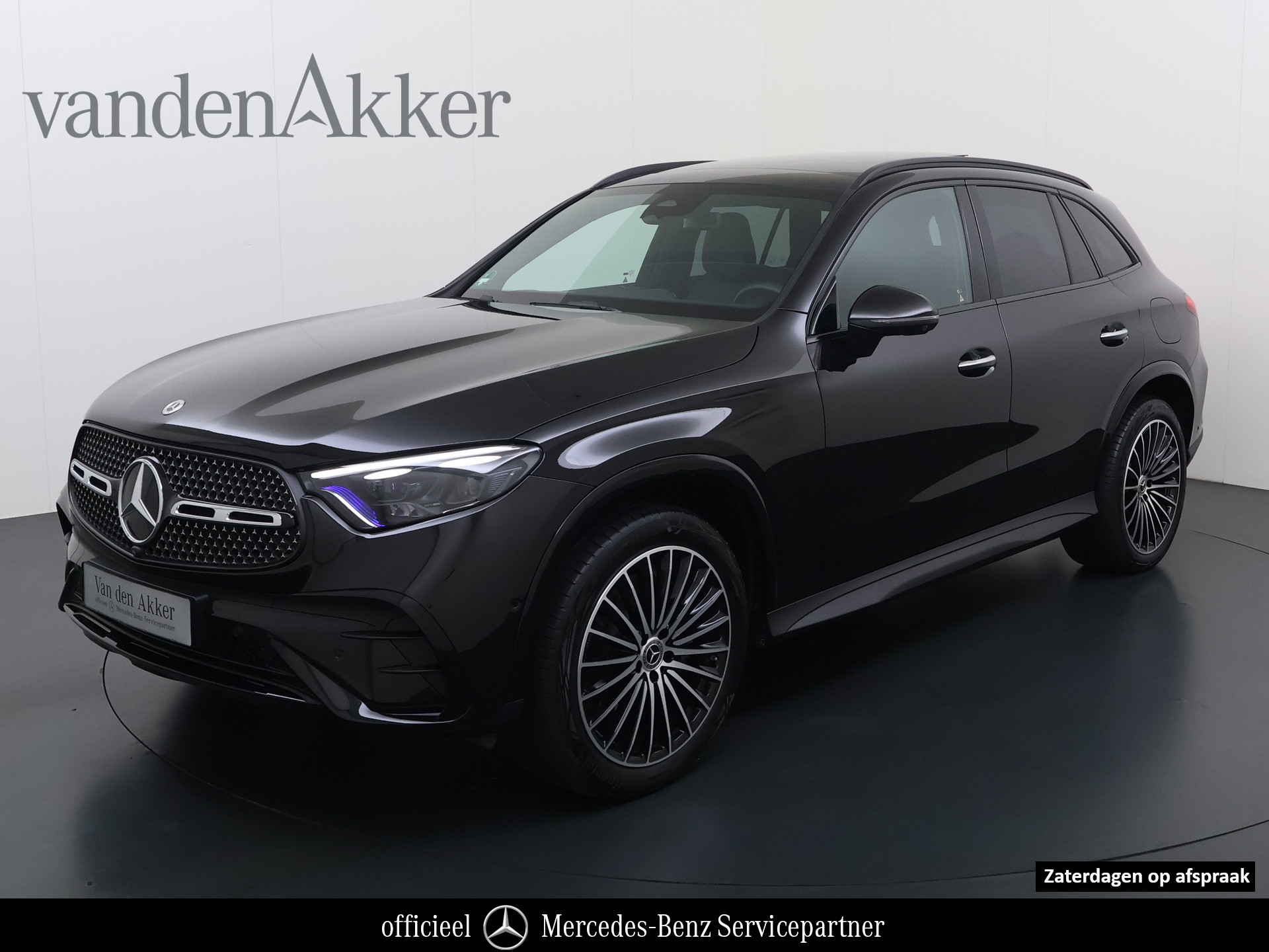 Mercedes-Benz GLC 300e 4Matic AMG // Trekhaak // Memory // 360 Camera // Panoramadak // Digital Light // Night pakket // Keyless // Augmented 2025 - voorkant