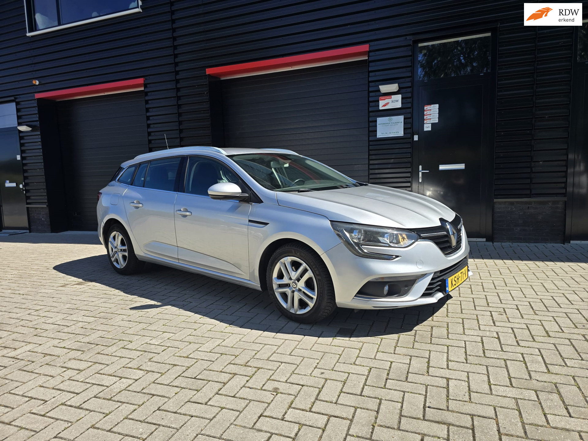 Renault Mégane Estate 1.5 dCi Zen | AUTOMAAT | NAVIGATIE | LED | KEYLESS GO+ENTRY | START STOP | ELEC. PAKKET | NIEUWE APK! 2018 - voorkant