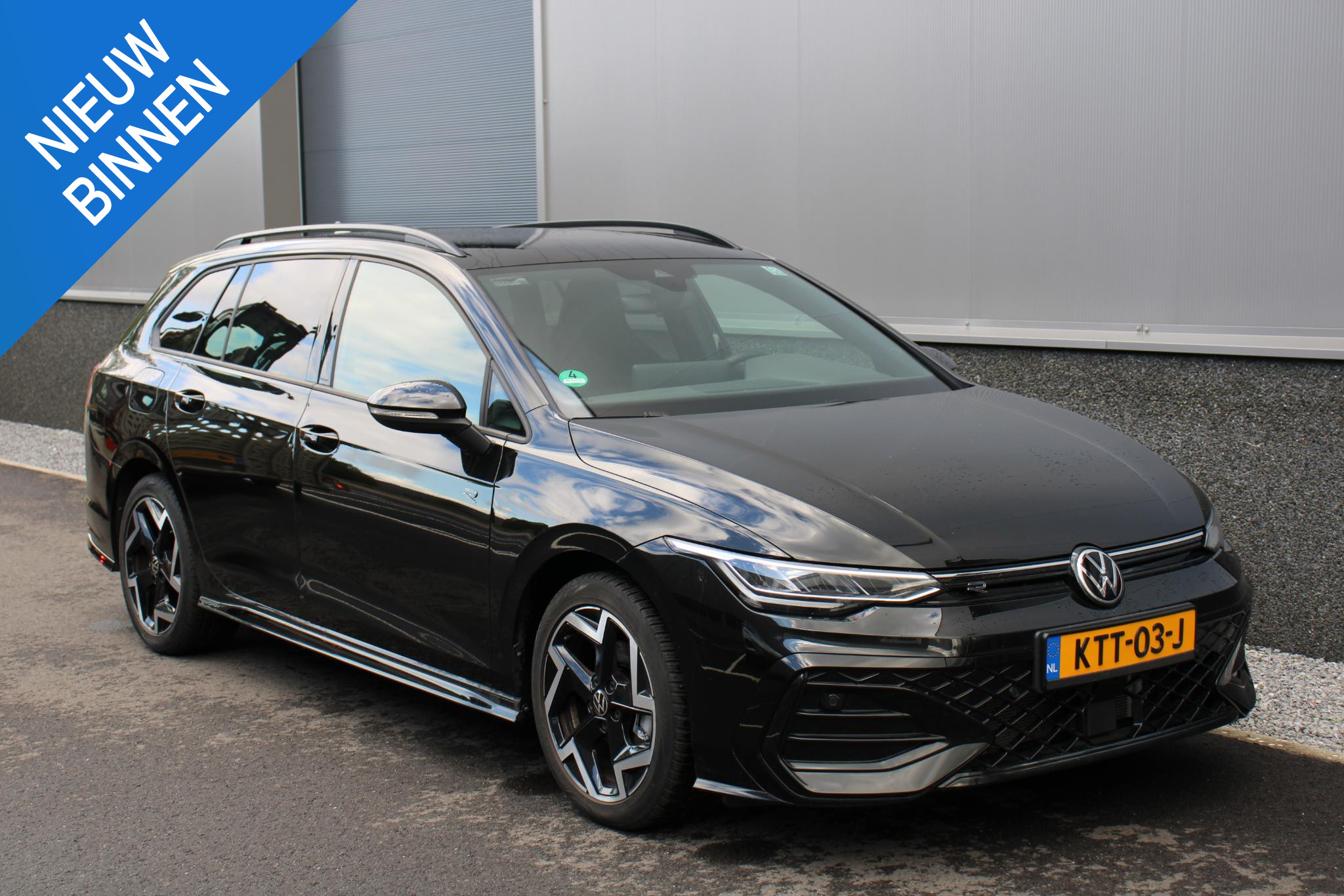 Volkswagen Golf Variant 1.5 eTSI 150PK R-LINE 2025 - voorkant