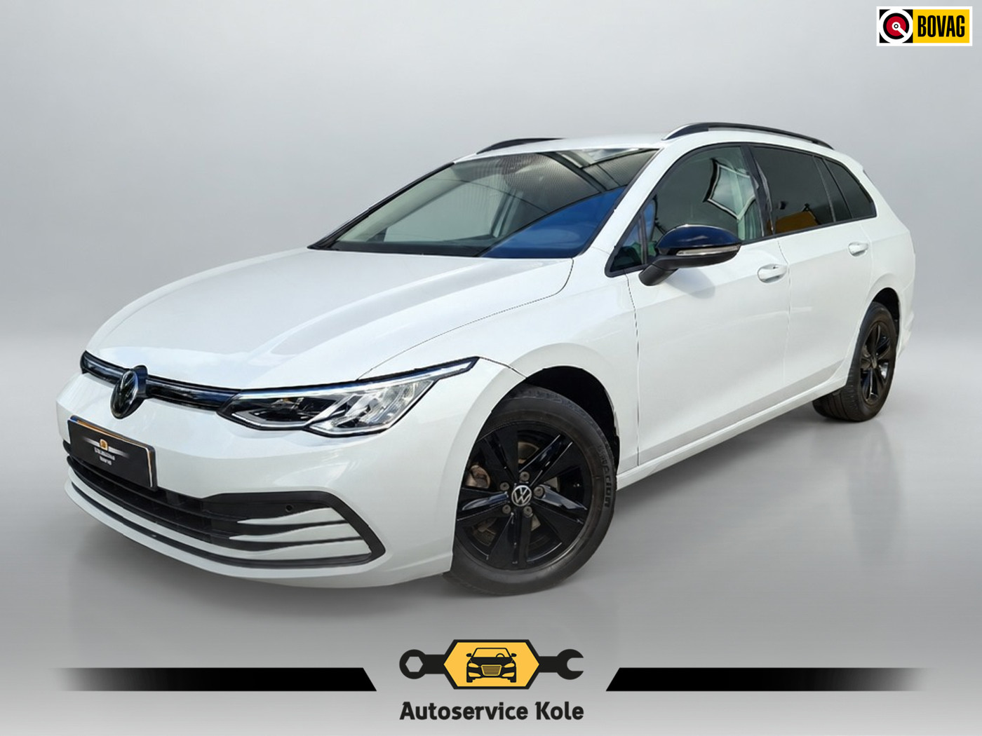 Volkswagen Golf Variant 1.0 Life AUTOMAAT * Parkeerhulp * Climate control * Carplay 2023 - voorkant