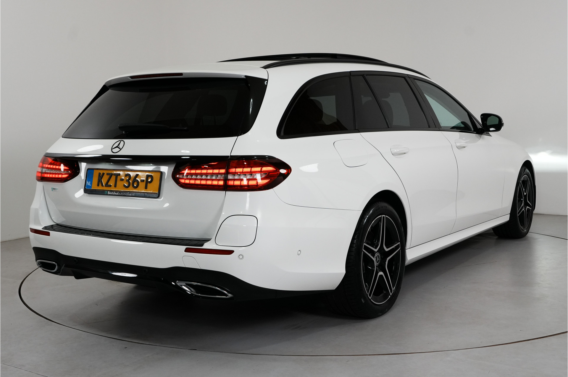 Foto van Mercedes-Benz E-klasse Estate