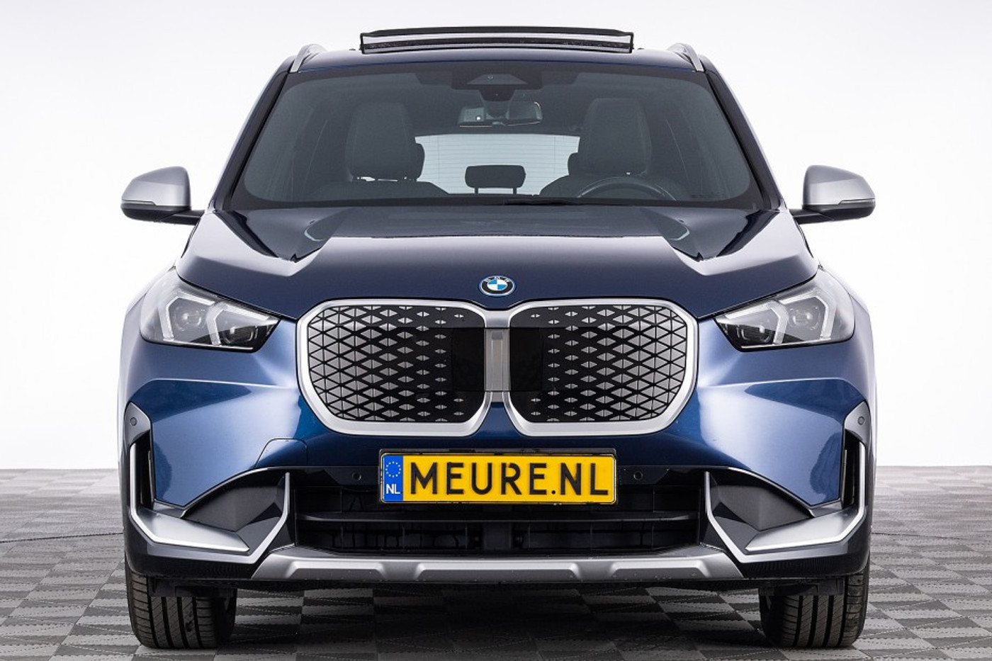 Foto van BMW Ix1