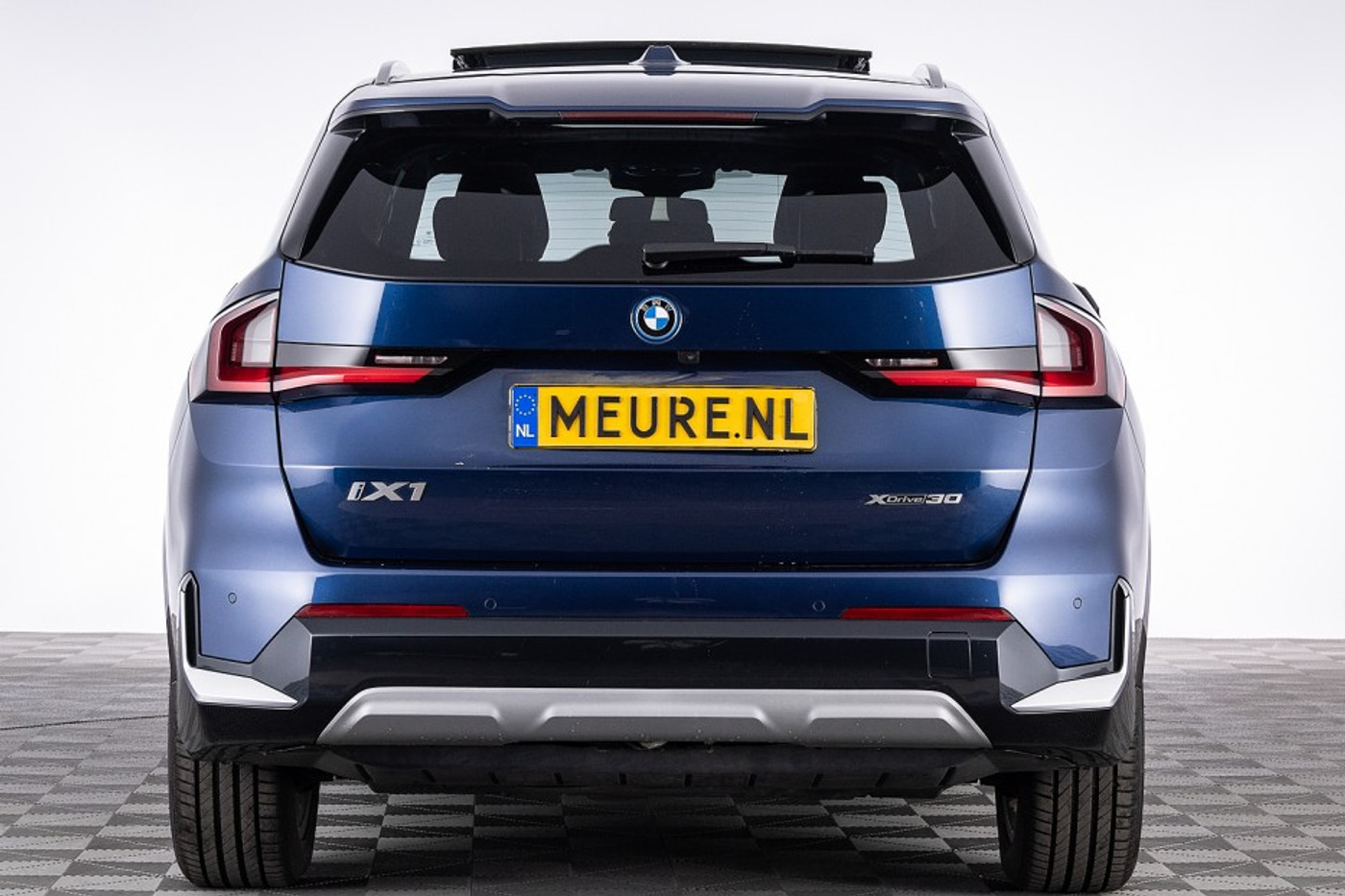 Foto van BMW Ix1