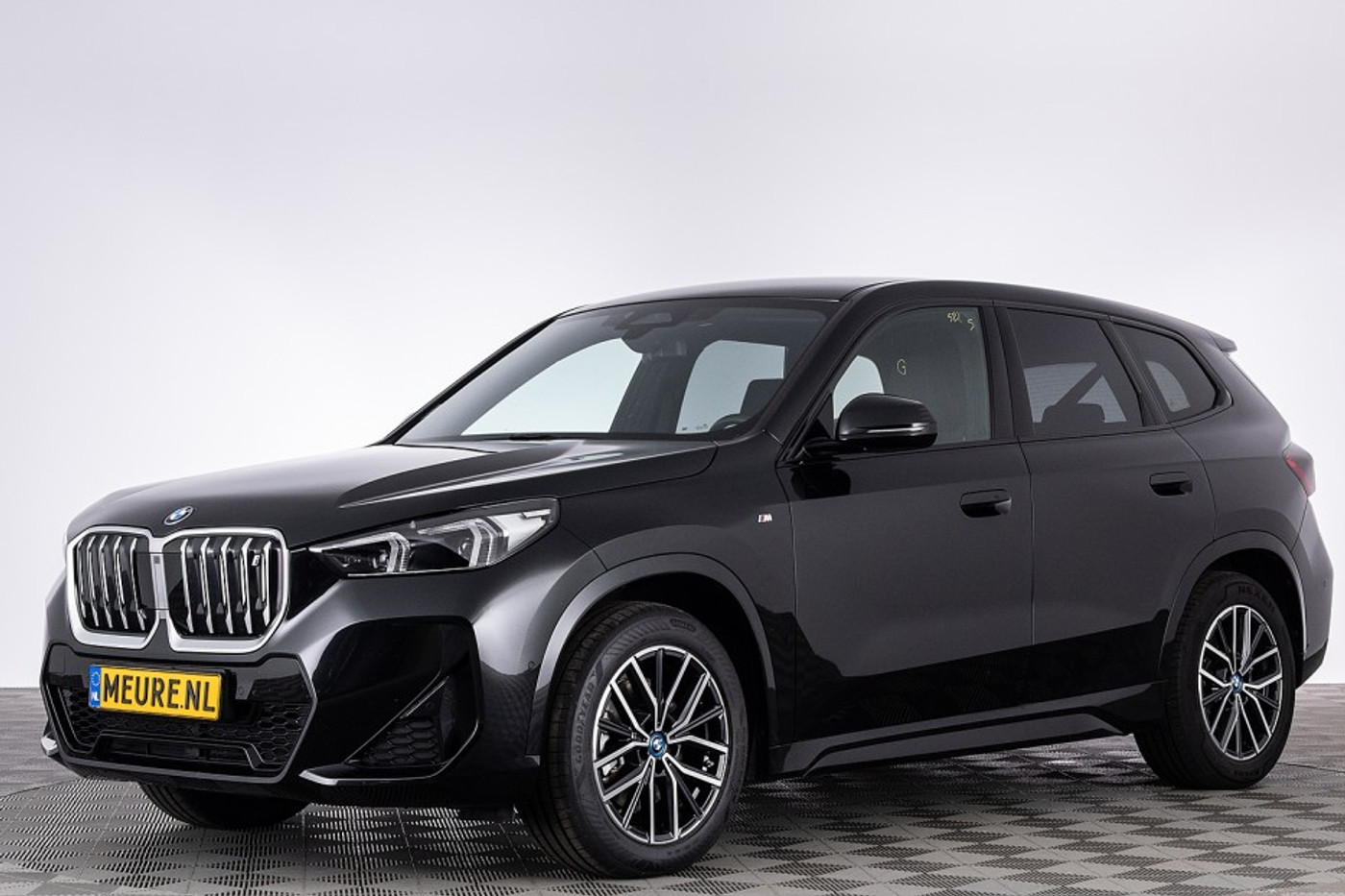 Foto van BMW Ix1