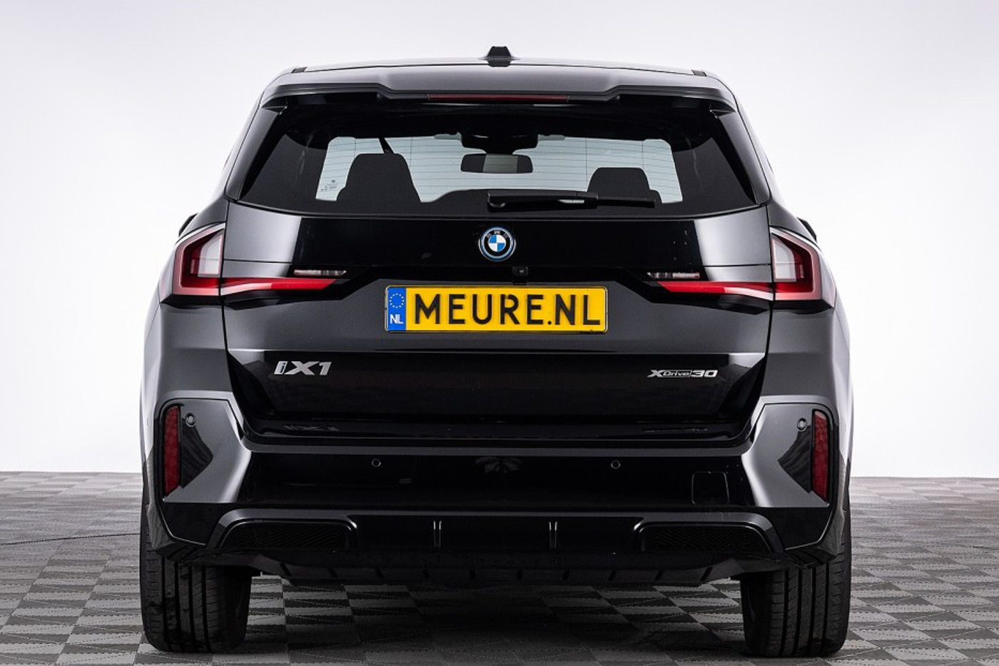 Foto van BMW Ix1