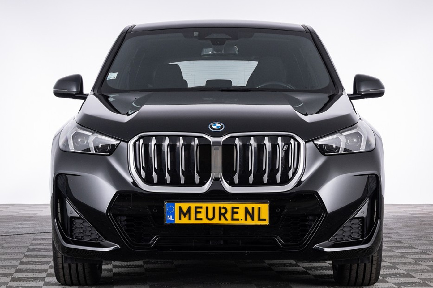 Foto van BMW Ix1