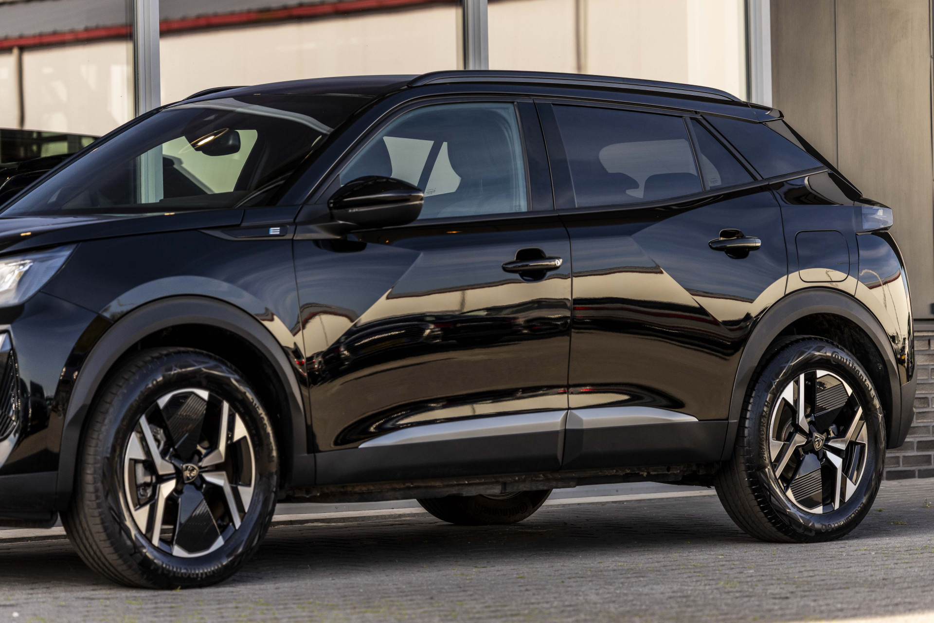 Foto van Peugeot E-2008