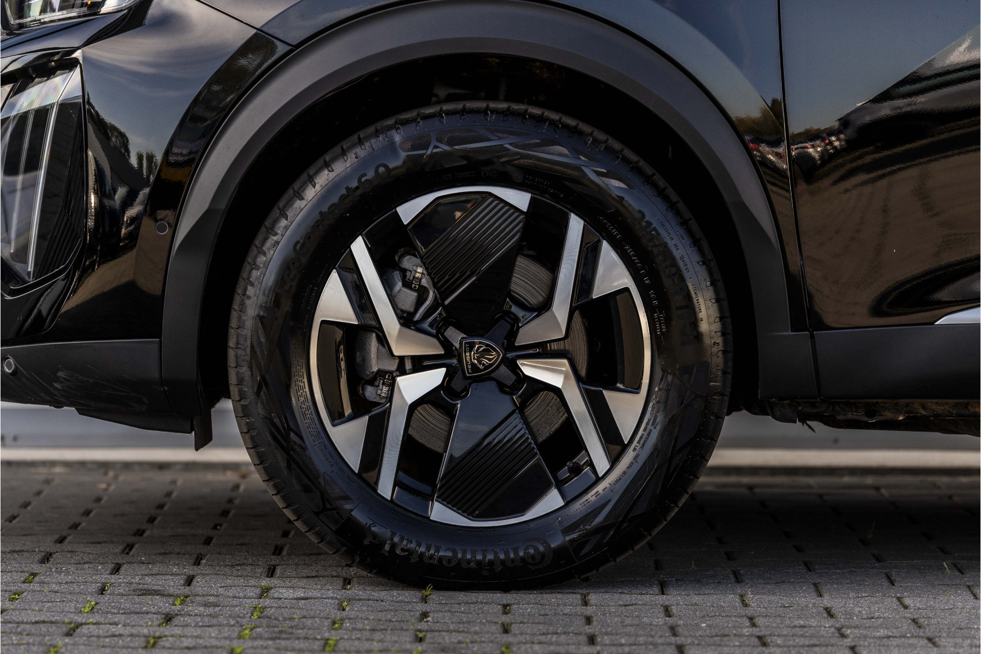 Foto van Peugeot E-2008
