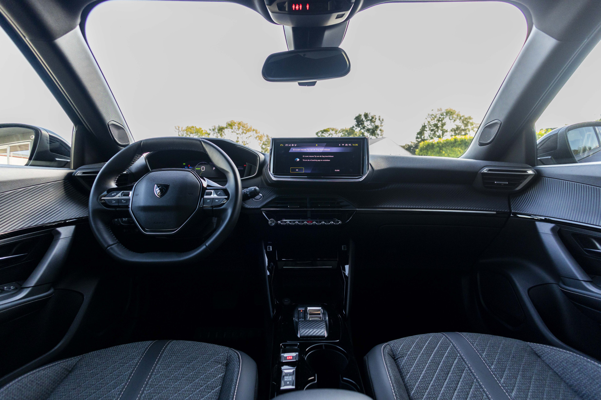 Foto van Peugeot E-2008