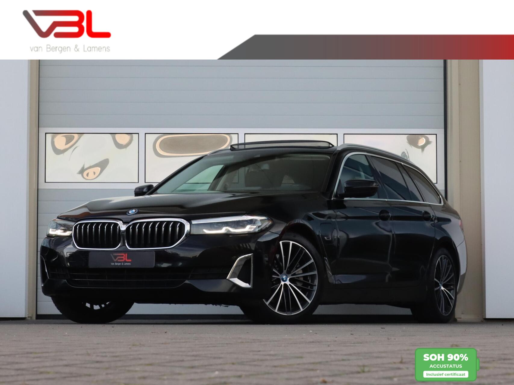 BMW 5-serie Touring 530e Luxuryline | SOH 90,2% | Panoramdak 2023 - voorkant