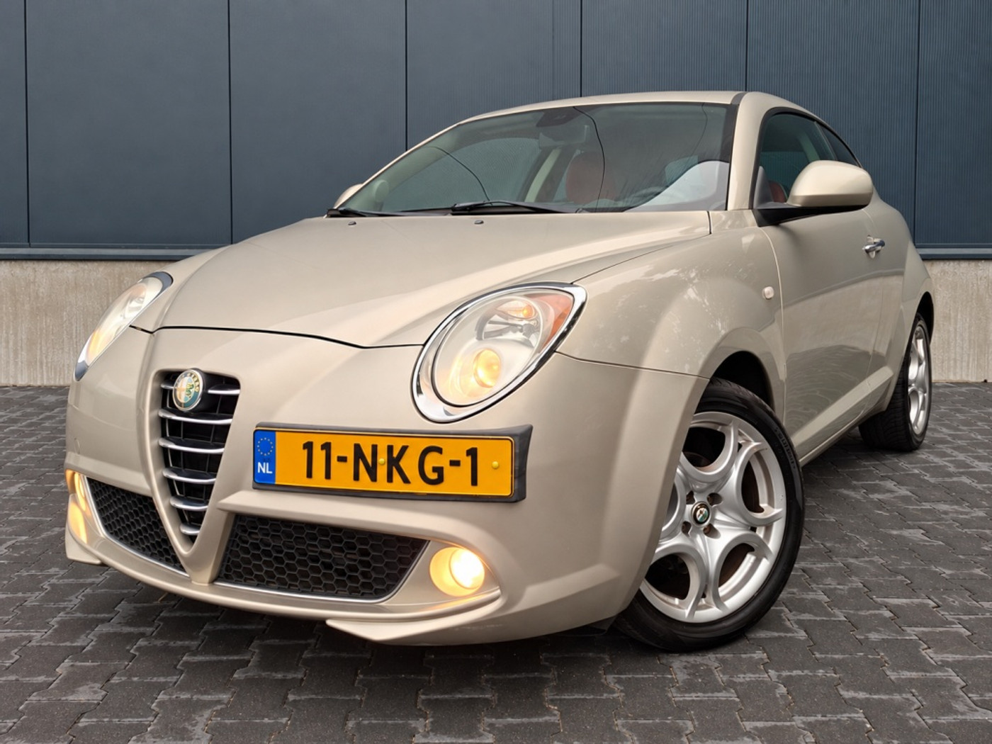 Alfa Romeo Alfa Mito 1.4 Centenario | Lederen bekleding | All seasonbanden | NAP | Onderhoudsboekjes | 2010 - voorkant