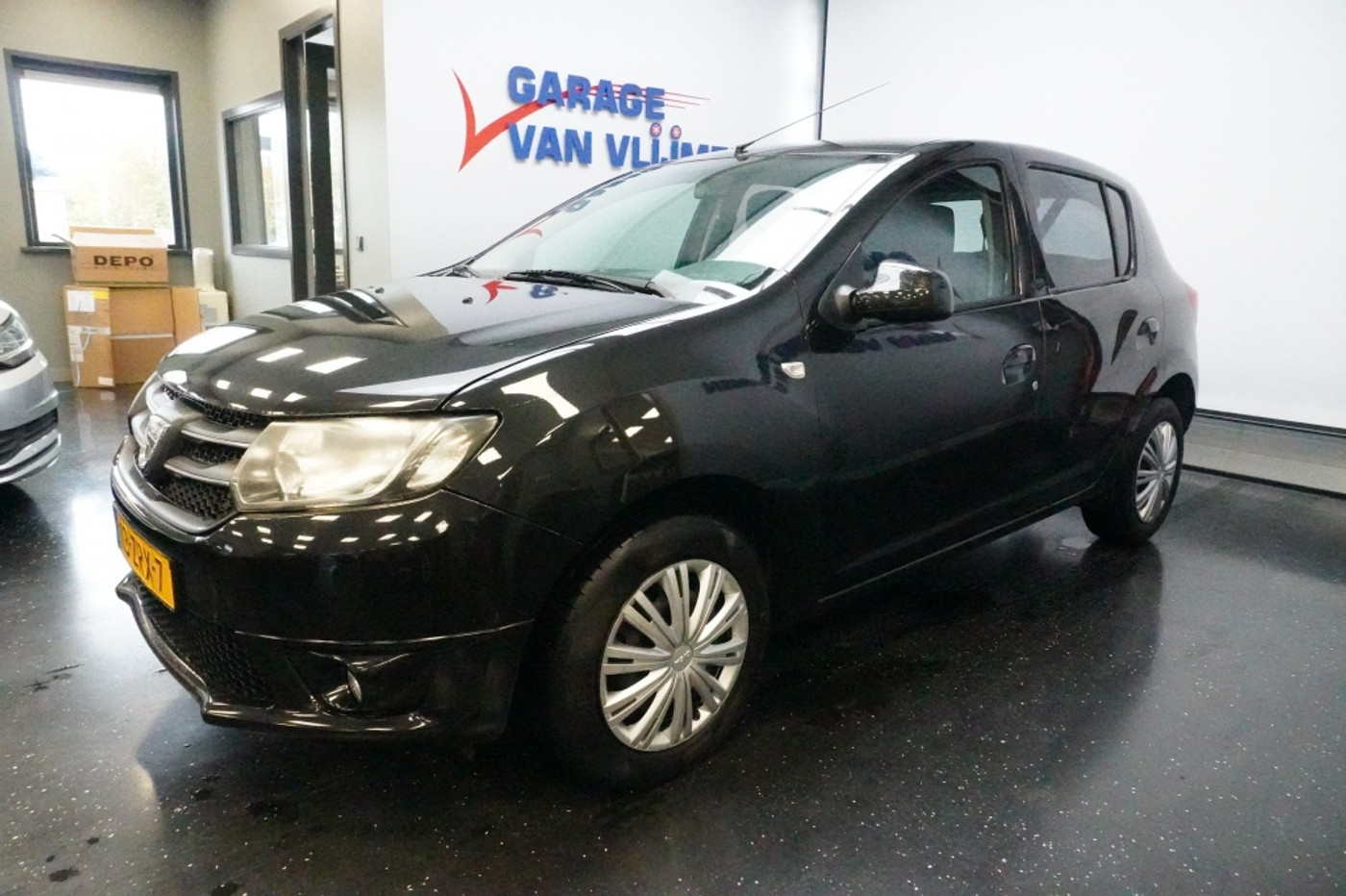 Dacia Sandero 0.9 TCe Lauréate Airco/Navi/PDC/Trekhaak 2013 - voorkant