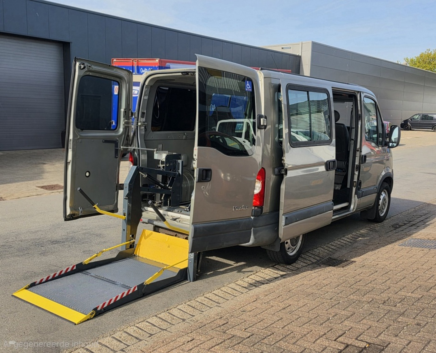 Foto van Renault Master 2,5 Dci 100 Aut