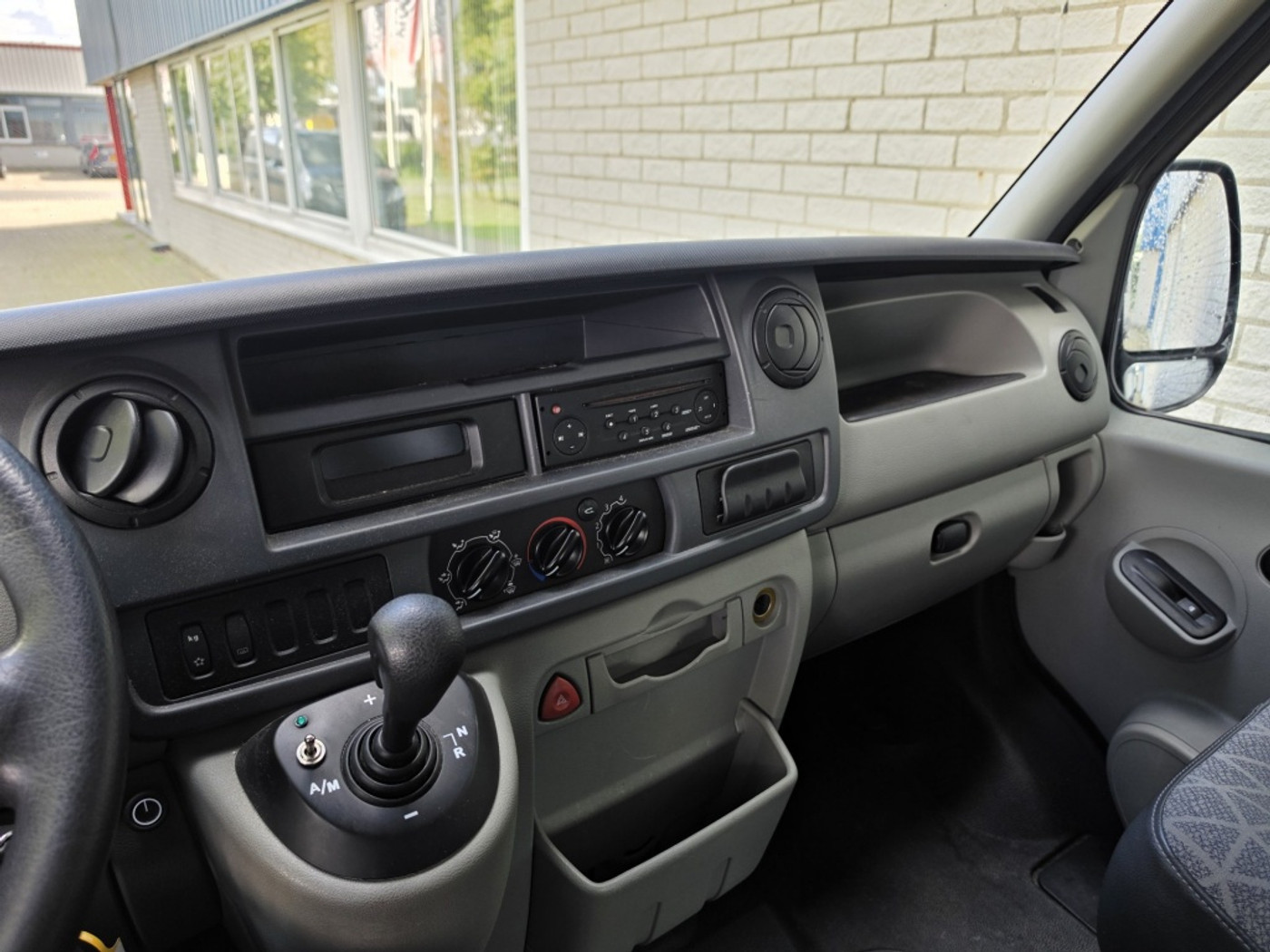 Foto van Renault Master 2,5 Dci 100 Aut