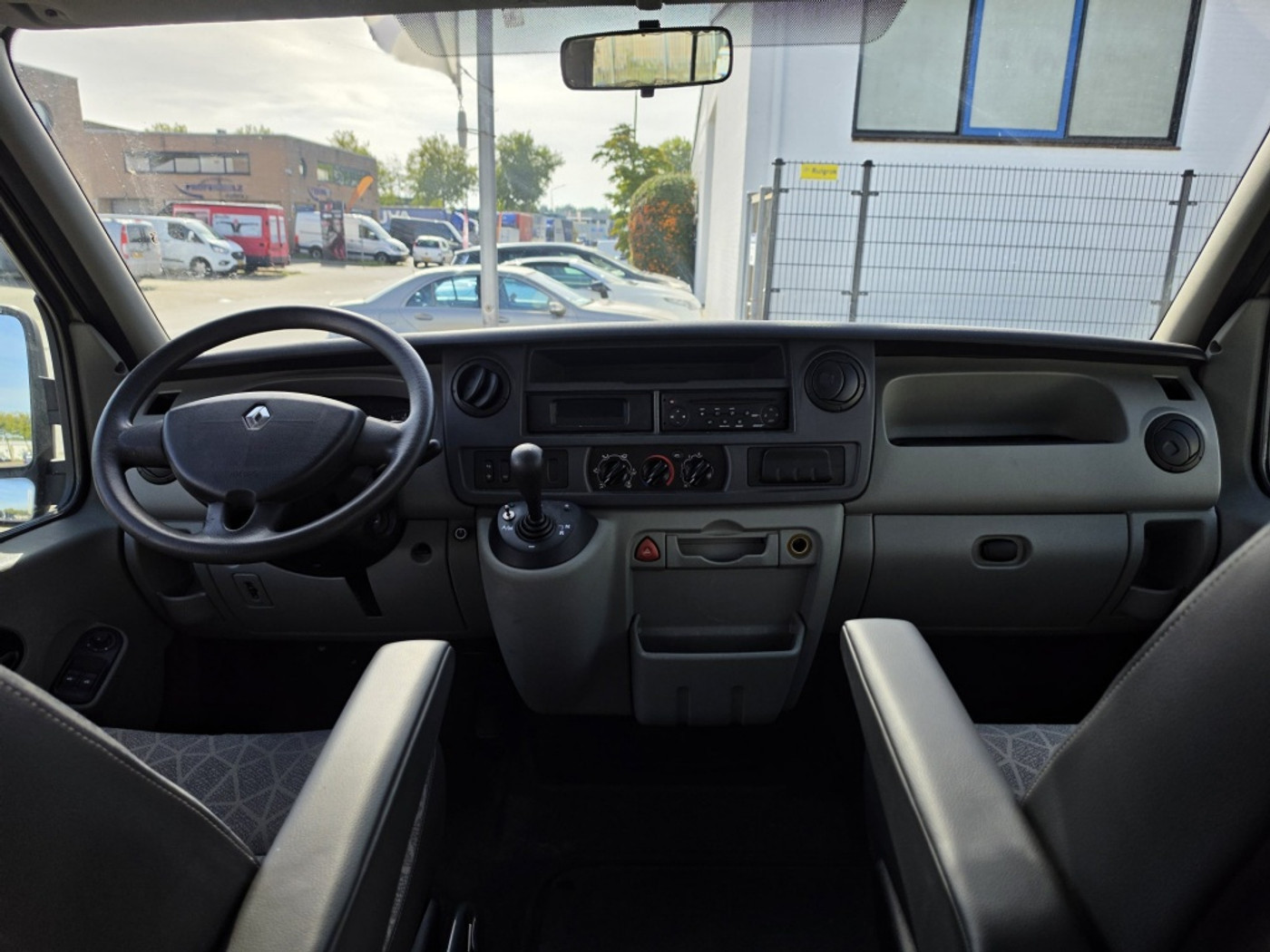 Foto van Renault Master 2,5 Dci 100 Aut