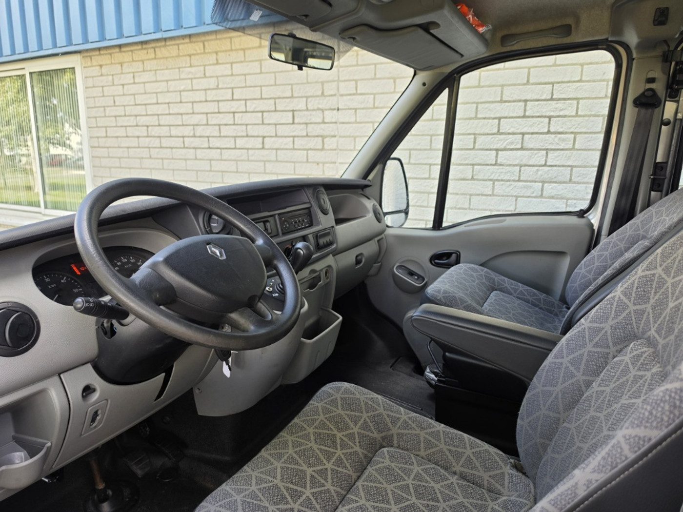Foto van Renault Master 2,5 Dci 100 Aut
