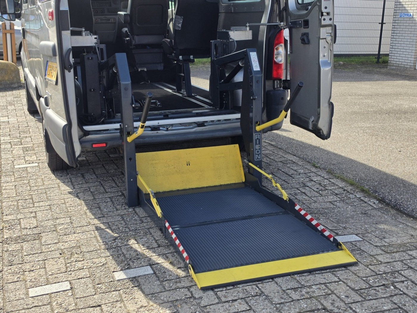Foto van Renault Master 2,5 Dci 100 Aut