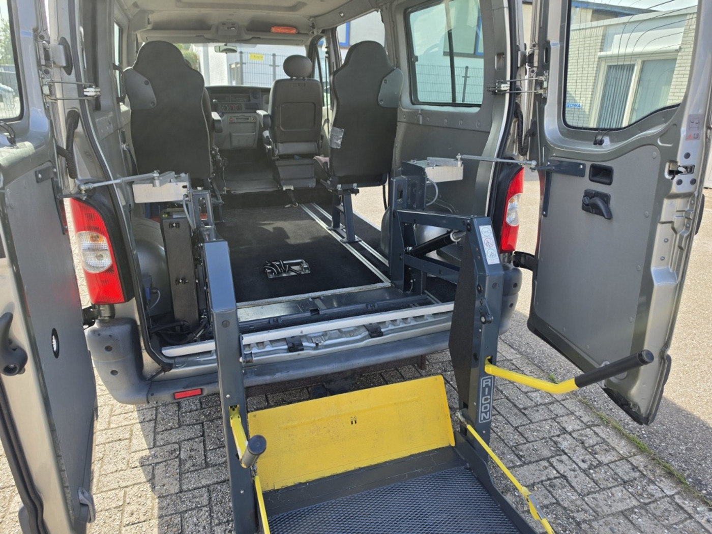 Foto van Renault Master 2,5 Dci 100 Aut