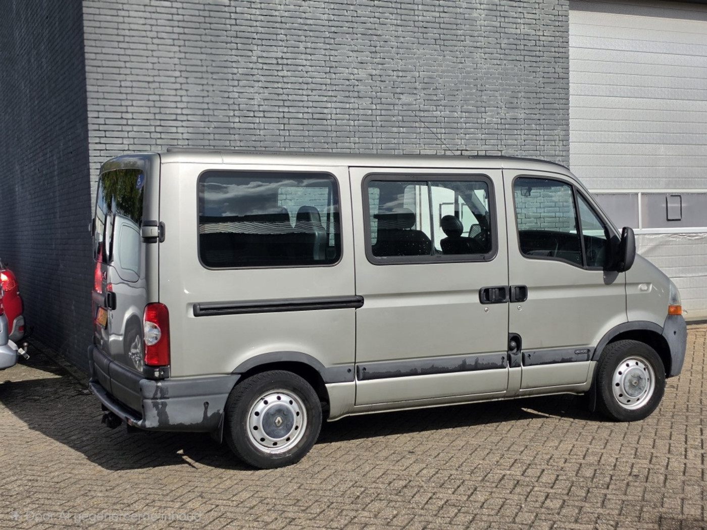 Foto van Renault Master 2,5 Dci 100 Aut