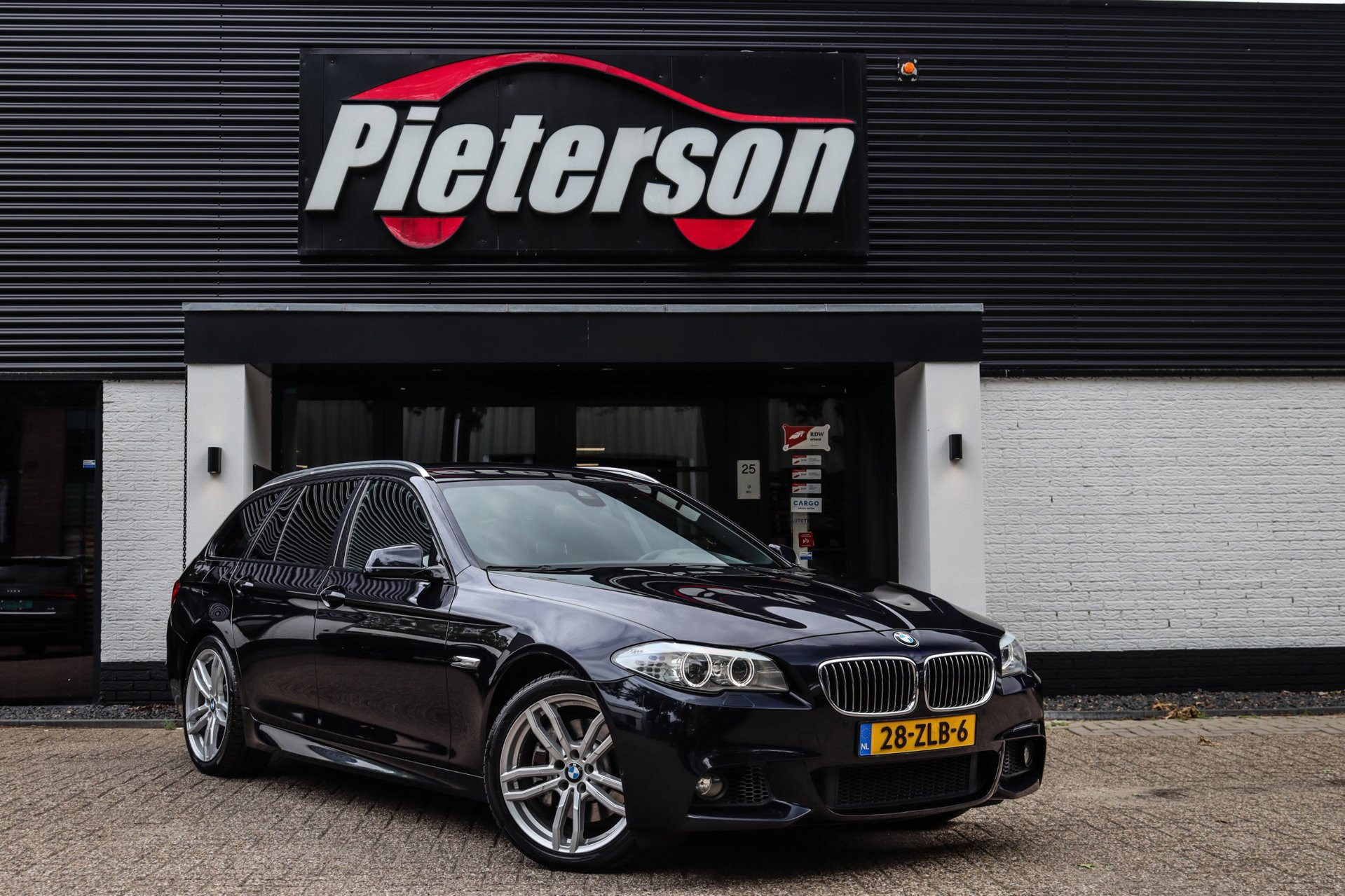 BMW 5er Reihe 528i M-Pakket ORIGINEEL NL NAP LEDER 2013 - voorkant