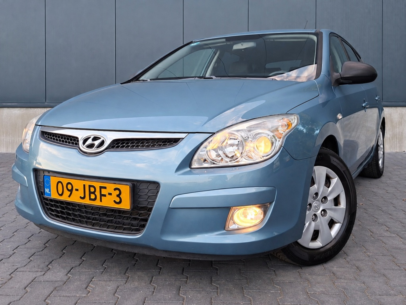 Hyundai I 30 1.6i Dynamic | Trekhaak | NAP | Keurige auto | ISO fix | Airco | All seasonbanden 2009 - voorkant
