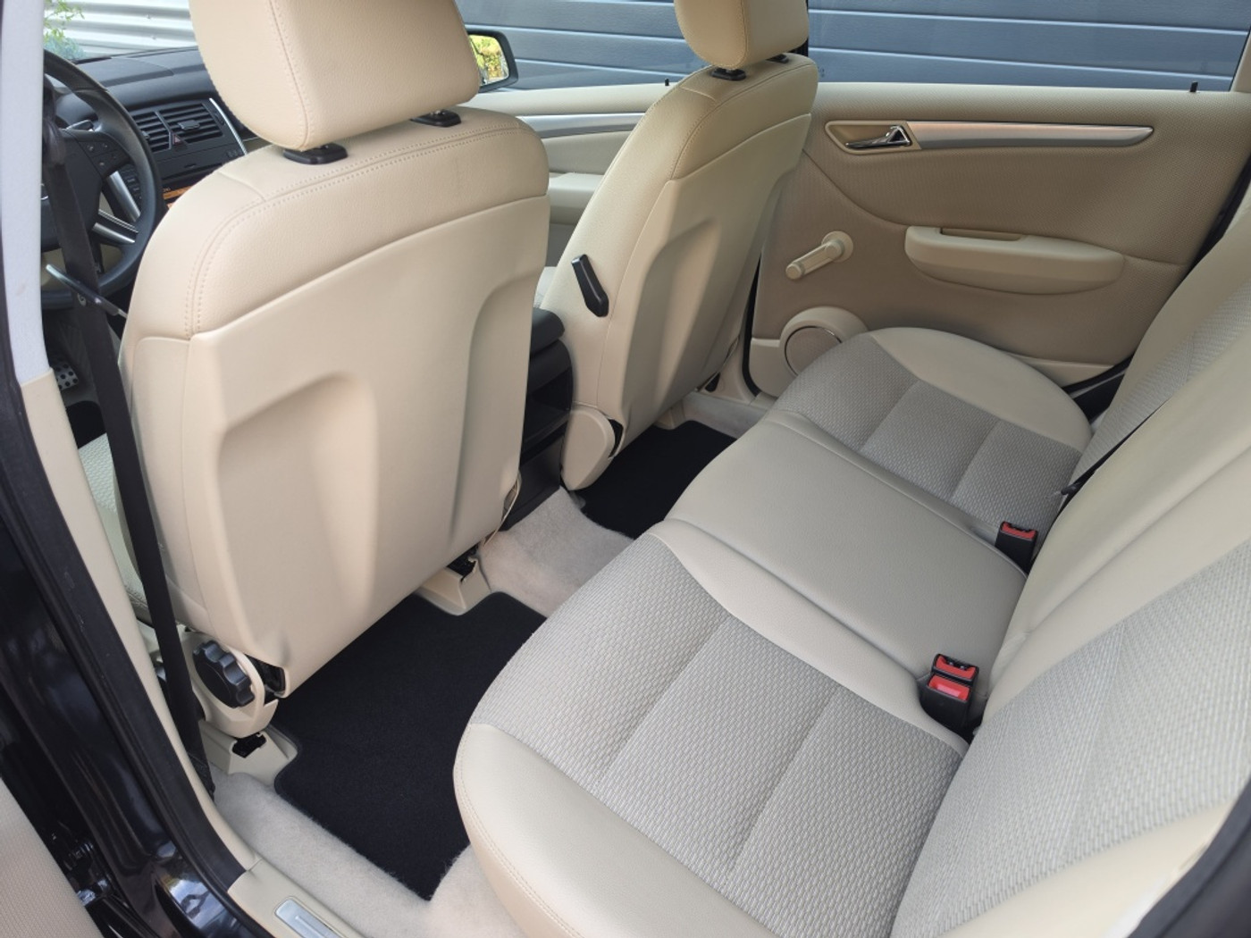 Foto van Mercedes-Benz B 180