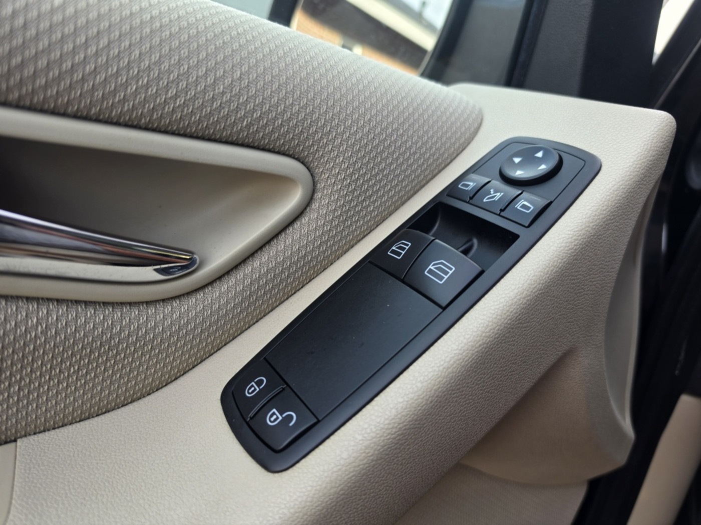 Foto van Mercedes-Benz B 180