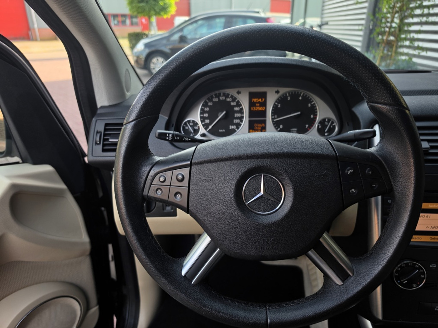 Foto van Mercedes-Benz B 180