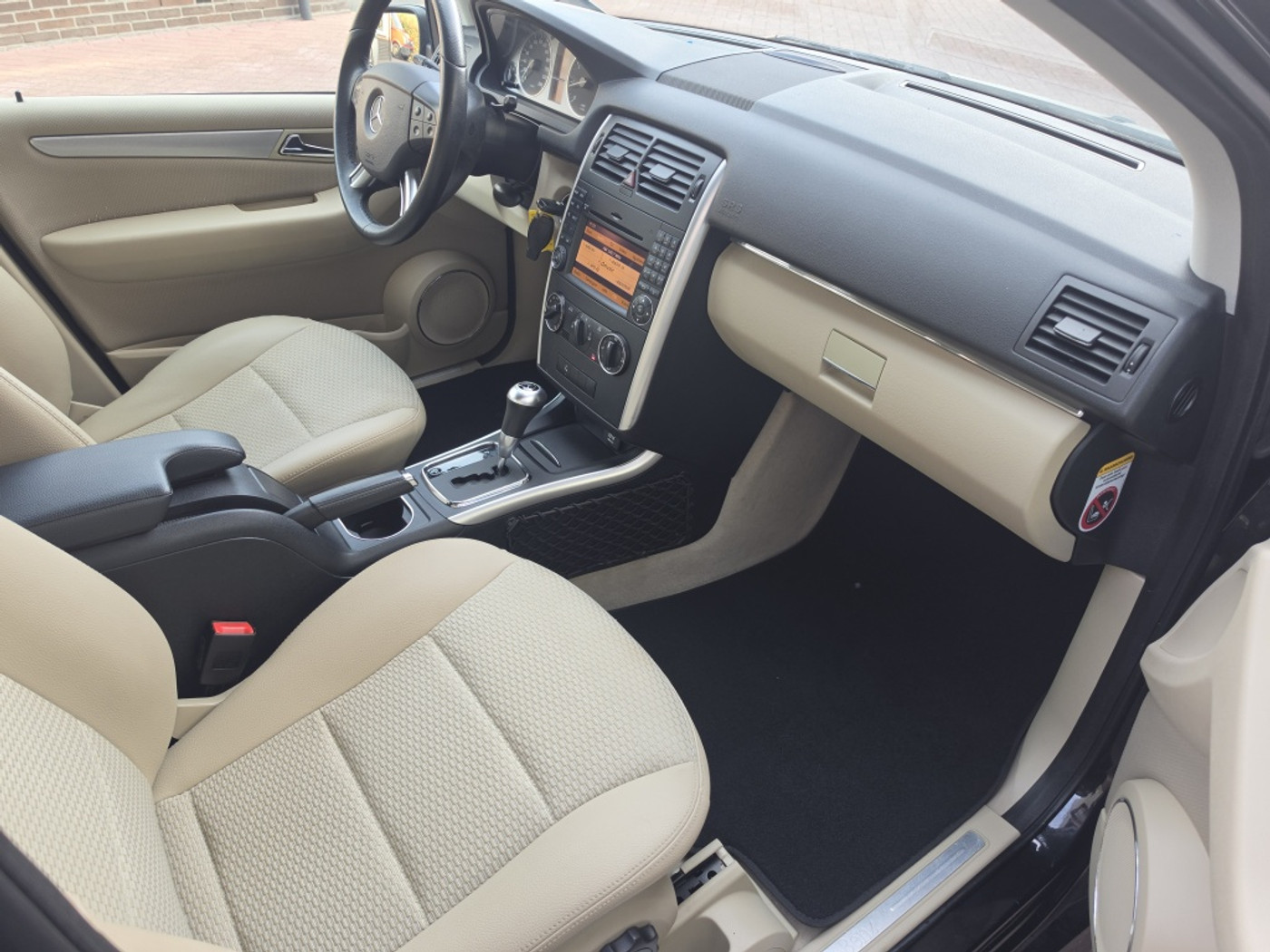 Foto van Mercedes-Benz B 180