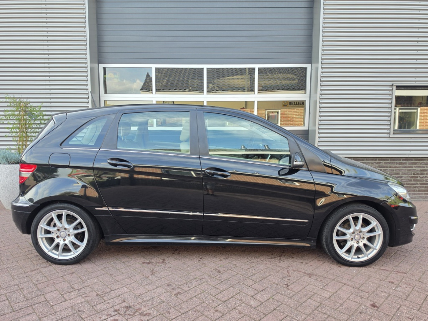 Foto van Mercedes-Benz B 180
