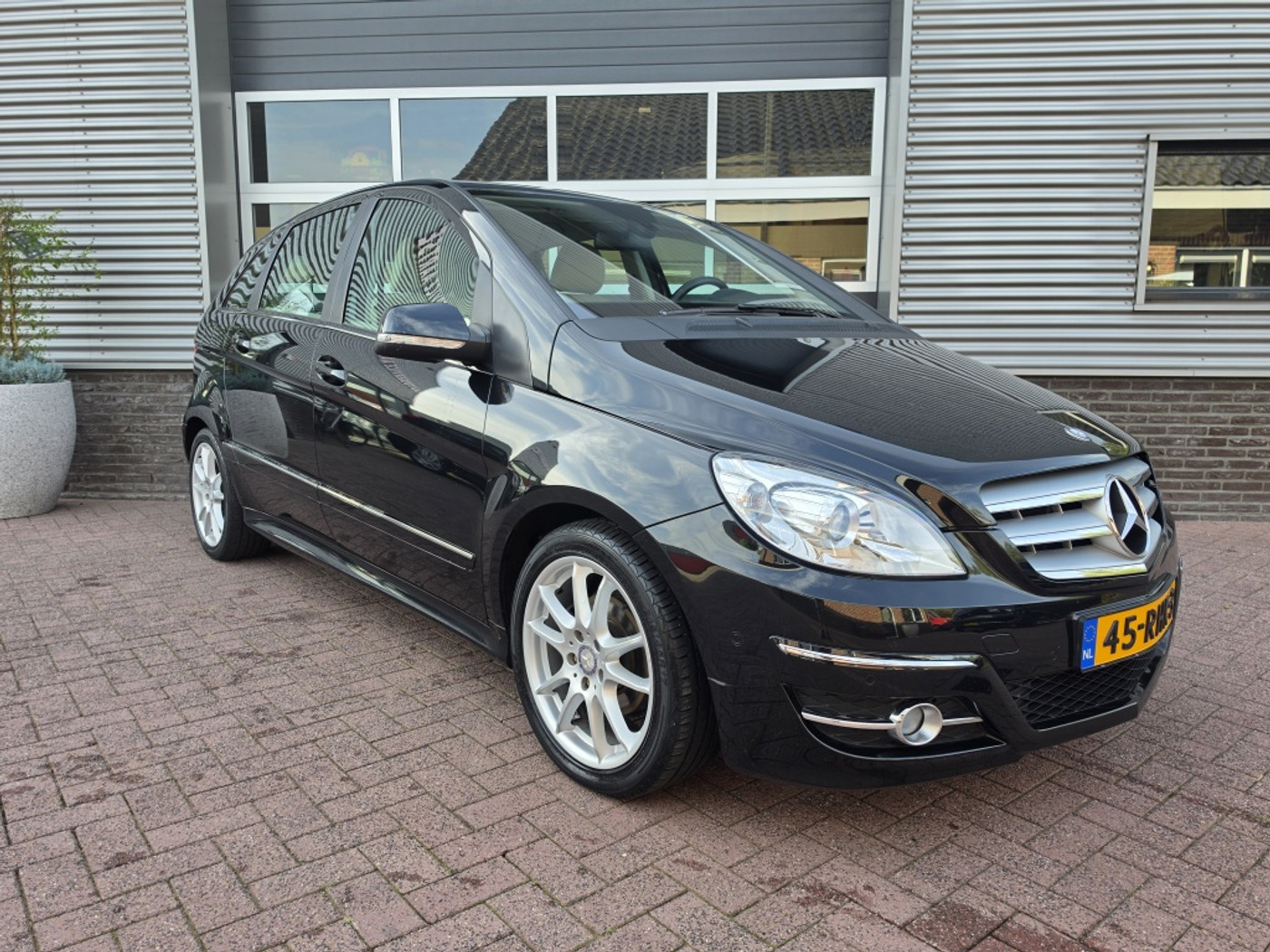 Foto van Mercedes-Benz B 180