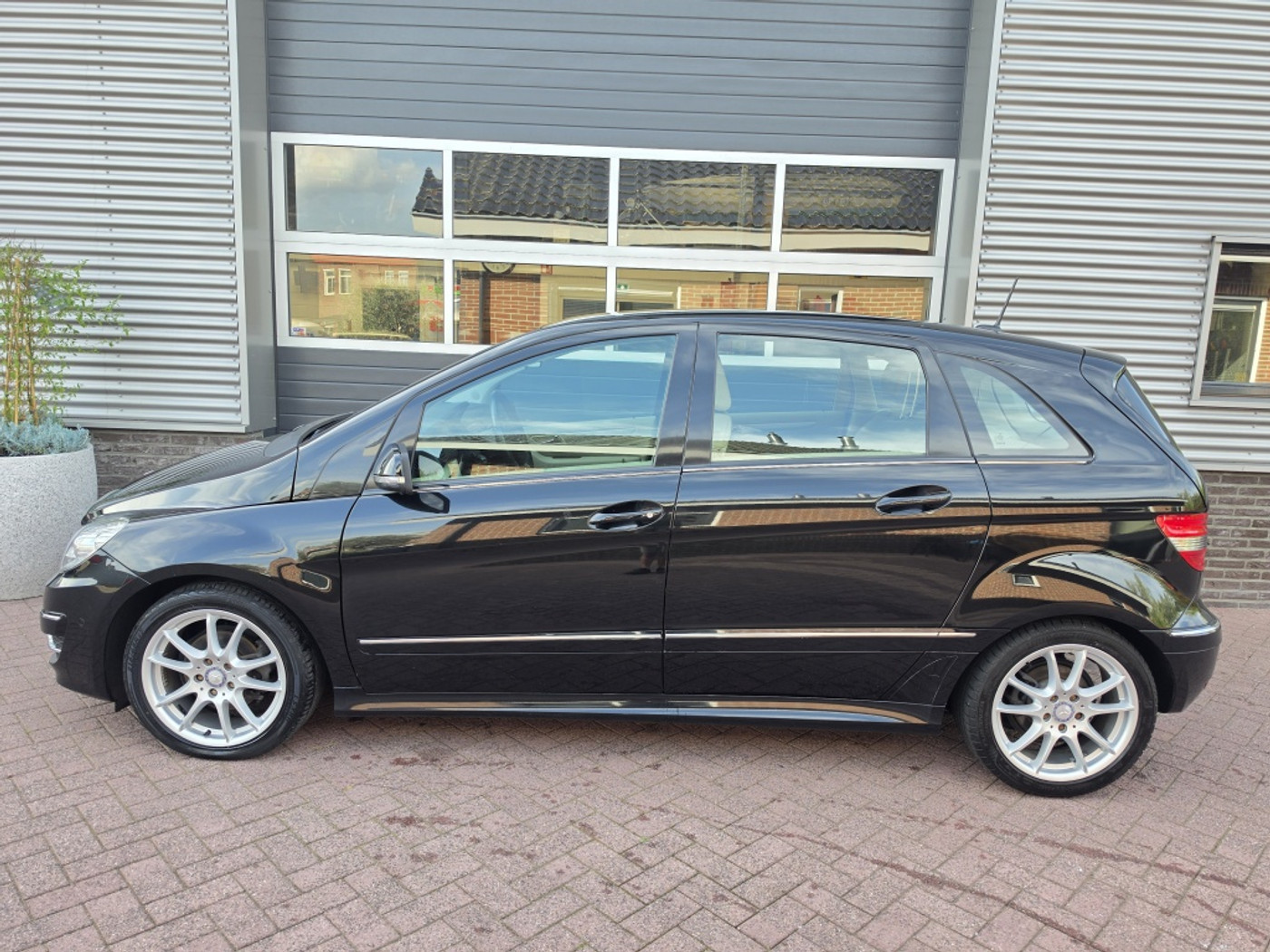 Foto van Mercedes-Benz B 180
